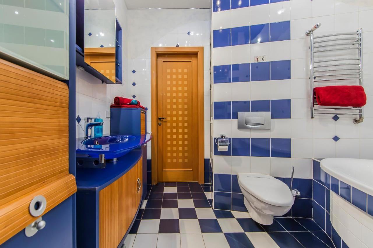 3-Room Apartments On Khreshchatyk. Building With Star Kiev Esterno foto