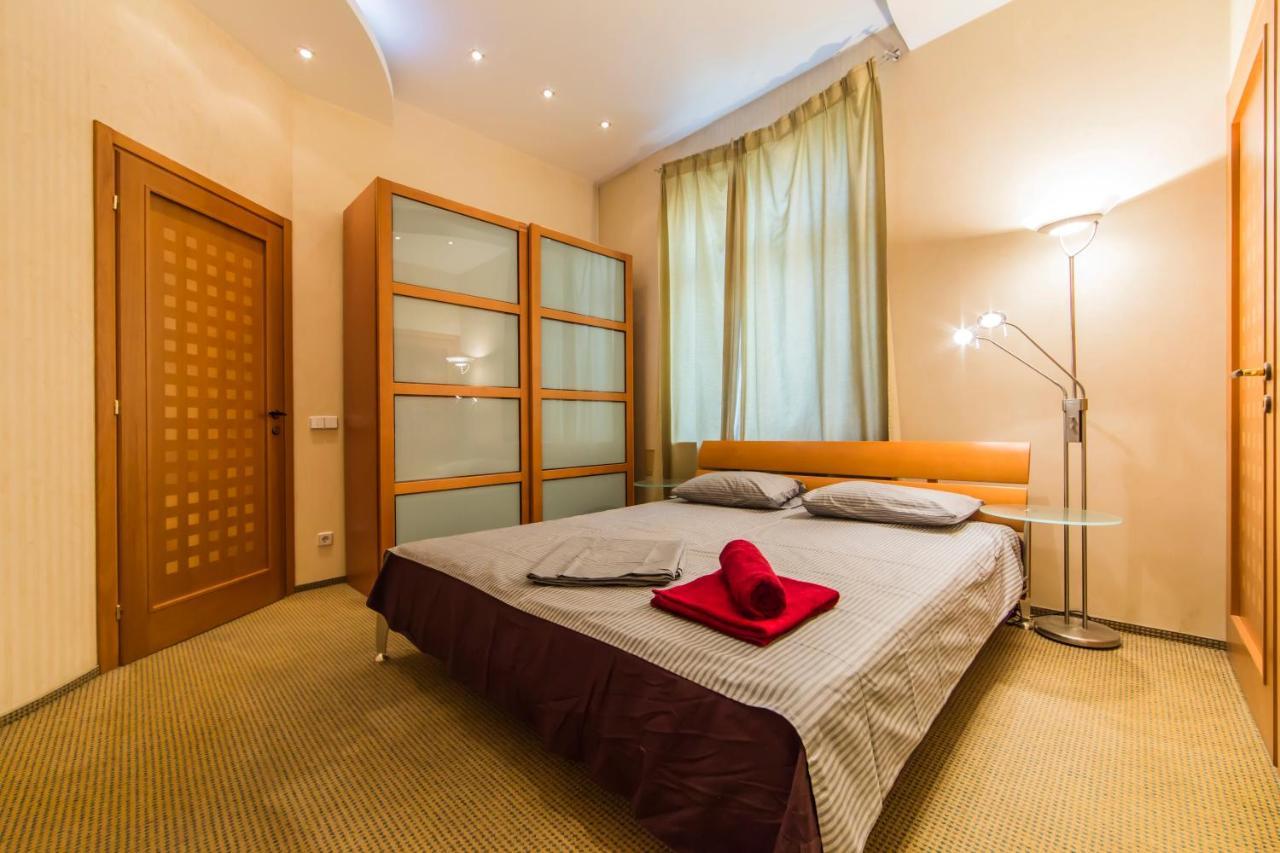 3-Room Apartments On Khreshchatyk. Building With Star Kiev Esterno foto