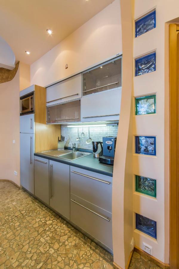 3-Room Apartments On Khreshchatyk. Building With Star Kiev Esterno foto